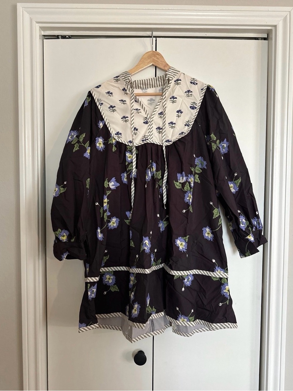 Navy floral long sleeve mini dress
